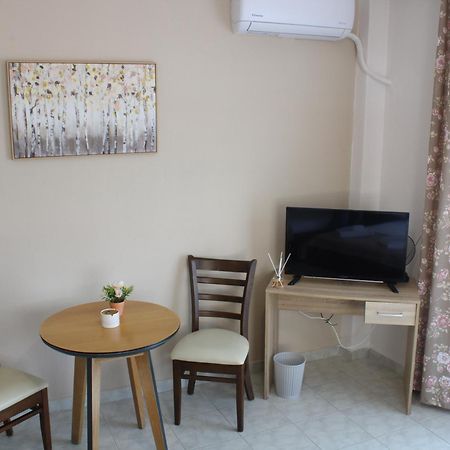 Sunshine Apartments By The Sea Skala Neon Epivaton Екстер'єр фото