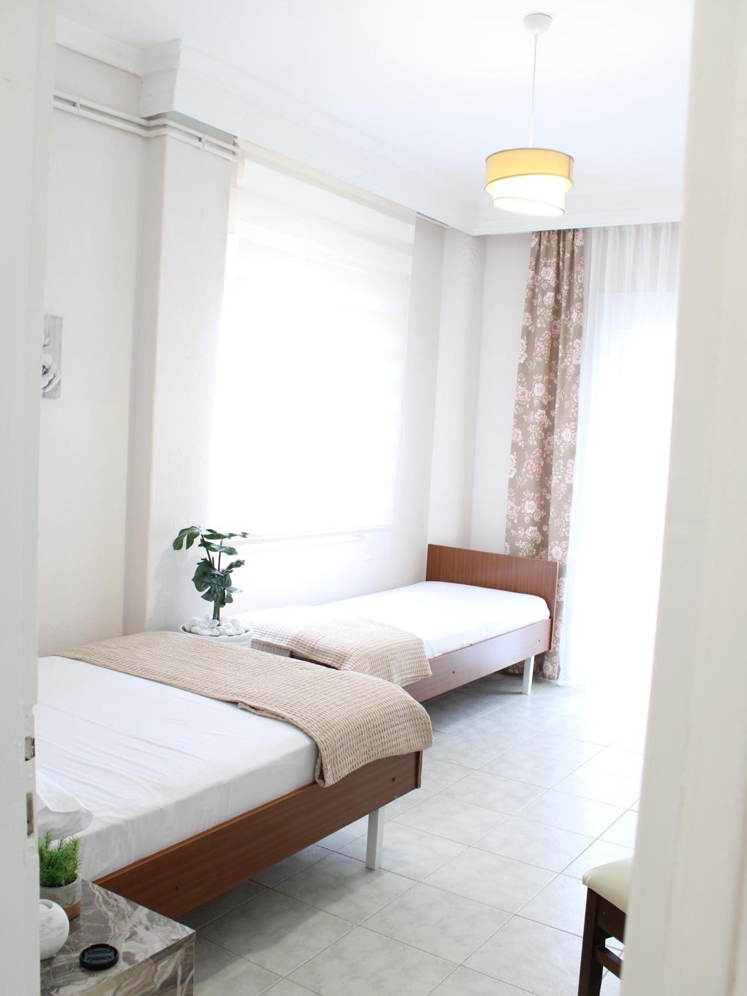 Sunshine Apartments By The Sea Skala Neon Epivaton Екстер'єр фото